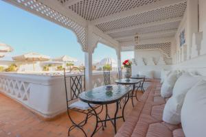 Riad Palais Des Princesses & Spa的阳台或露台