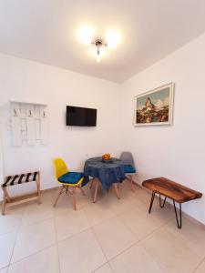 A television and/or entertainment centre at Bella House Nikiti