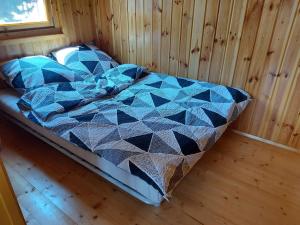 Кровать или кровати в номере Domki pod Brzozą