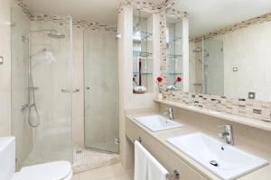 Koupelna v ubytování Hotel RIU Garoé