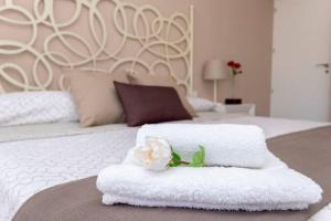 Кровать или кровати в номере La Casa de Silvia Visita Parque Warner, Madrid y alrededores