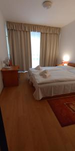 Postel nebo postele na pokoji v ubytování PSZ Hotel Beach Földvár