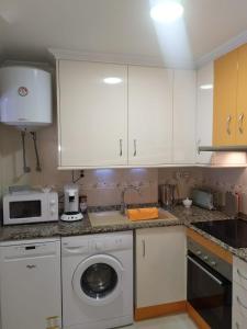 Kuchnia lub aneks kuchenny w obiekcie Sant Pere 139 Apartments