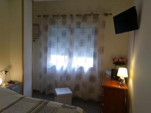 Telewizja i/lub zestaw kina domowego w obiekcie Sant Pere 139 Apartments