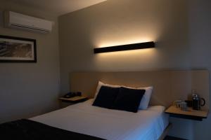 Postel nebo postele na pokoji v ubytování BV Hotel Atlixco