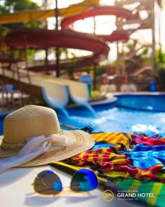 A piscina localizada em GOLDEN DOLPHIN Resort - Grand & Express - Caldas Novas - COM TV A CABO - Aguas Termais ou nos arredores