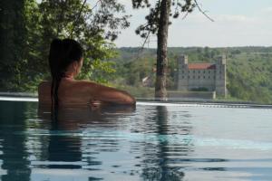 Bazén v ubytování Wellnesshotel Schönblick nebo v jeho okolí