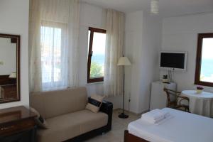 TV a/nebo společenská místnost v ubytování Adali Guest House