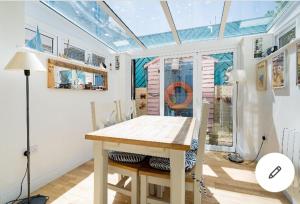 Køkken eller tekøkken på Viking Bay House