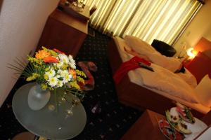 Postel nebo postele na pokoji v ubytování Wellnesshotel Schönblick