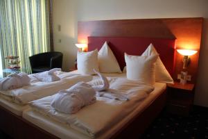 Postel nebo postele na pokoji v ubytování Wellnesshotel Schönblick