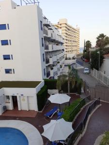 Výhled na bazén z ubytování Apartamento recién reformado a 300 metros de la playa, Benalmádena nebo okolí