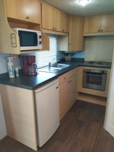 Kuchnia lub aneks kuchenny w obiekcie Residencial Robles