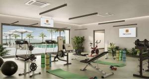 AMAZING 3bedroom sea view apartment LINKS II Alcaidesa SPAIN tesisinde fitness merkezi ve/veya fitness olanakları