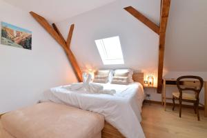Postel nebo postele na pokoji v ubytování Chambres Vignes et Châteaux