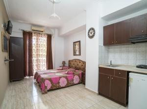 a small bedroom with a bed and a kitchen at Villa Irida Sun in Olympic Beach