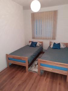 Katil atau katil-katil dalam bilik di Apartman ALEM Bihac