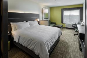 Holiday Inn Express & Suites Kelowna - East, an IHG Hotel