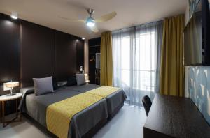Кровать или кровати в номере Hotel Perla del Sur