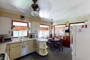 Galeriebild der Unterkunft Classic Southold Country Charmer in Southold + 7 Fotos