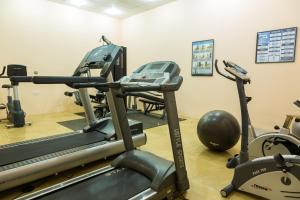 Fitness centrum a/nebo fitness zařízení v ubytování Midindi Hotel