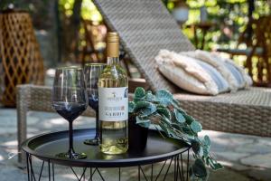 Nápoje v ubytovaní Helene Eco Luxury Villa