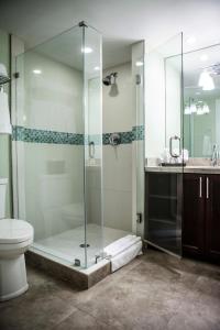 Vannituba majutusasutuses The Mutiny Luxury Suites Hotel