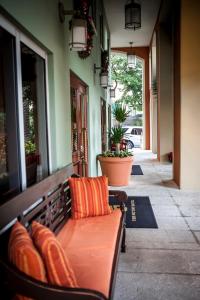 Istumisnurk majutusasutuses The Mutiny Luxury Suites Hotel