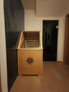 a wooden box with a star on it in a hallway at Apart Kröll in Schlitters