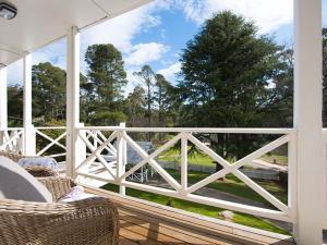 A balcony or terrace at Lake Daylesford Apartment 3