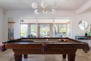 Desert Oasis w/ Pool, Table Tennis, & Fire Pit ? Caspian by AvantStay