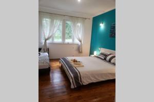 Postel nebo postele na pokoji v ubytování Lep apartman TARA -Kremna