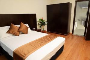 Uma cama ou camas num quarto em Timor Plaza Hotel & Apartments