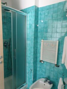 Ett badrum på L'Incanto Suites Ischia