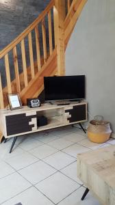TV a/nebo společenská místnost v ubytování Gites de la Bonaudrie + 2 fotografie