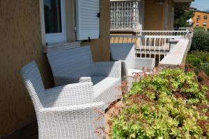 A balcony or terrace at Sirmio Apartments - Narnia Stay