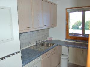 a kitchen with a sink and a window at Ferienwohnung am Wirtsgarten in Bad Birnbach