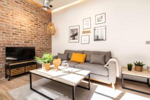 TV a/nebo společenská místnost v ubytování Huelin Suites