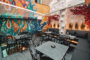 A seating area at Project 3 Urban Chic Hotel