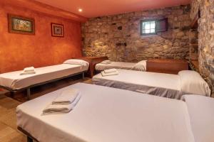 Posteľ alebo postele v izbe v ubytovaní Mas Aimà Casa rural en la Garrotxa
