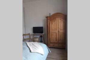 Μια τηλεόραση ή/και κέντρο ψυχαγωγίας στο A Cosy Studio in the City Centre