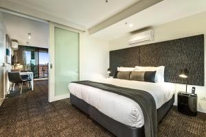 Postel nebo postele na pokoji v ubytování Corporate Living Accommodation Abbotsford