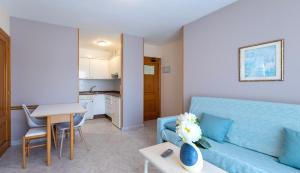 Kuchyň nebo kuchyňský kout v ubytování Duerming Velero Apartamentos