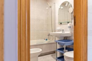 Koupelna v ubytování Duerming Velero Apartamentos
