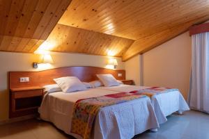 Postel nebo postele na pokoji v ubytování Duerming Velero Apartamentos + 37 fotografií