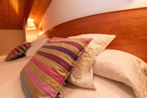 Postel nebo postele na pokoji v ubytování Duerming Velero Apartamentos