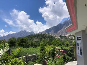 Splošen pogled na gorovje oz. razgled na gore, ki ga ponuja gostišče