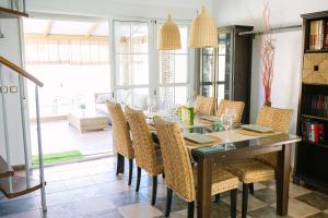 Posedenie v ubytovaní Casa Luxury "El Olivo de Córdoba" con jacuzzi y parking privado