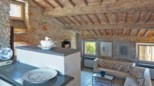 a kitchen and living room with a stone wall at Cala D'Oria in Lerici
