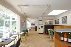 a restaurant with tables and chairs and windows at Das Jedermann Boutiquehotel mit Stadtgarten in Salzburg